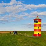 Der Pilsumer Leuchtturm ist ein Wahrzeichen der Krummhörn. Auch er sollte auf unserem Globus verzeichnet sein.